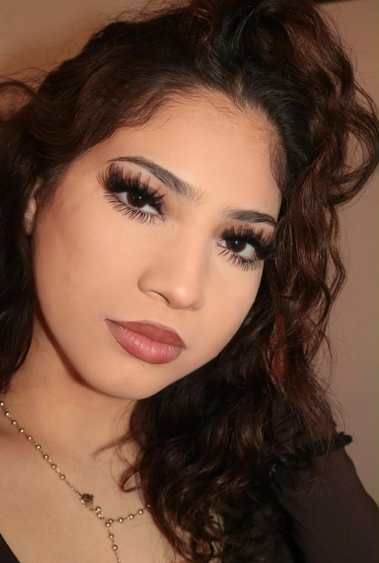 Dramatic volume lashes by Hiddengemely